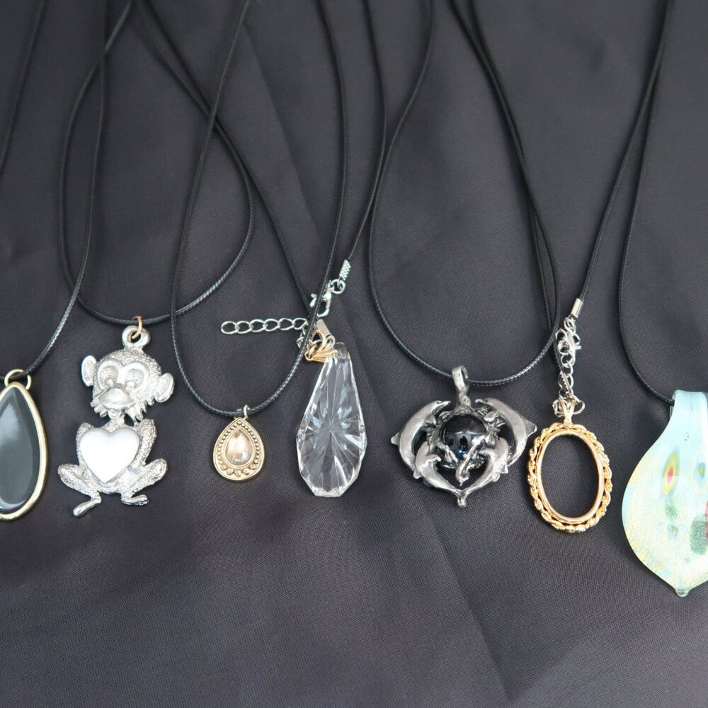 Vintage 7PC Pendant Keychain Charms Bundle Mixed DIY Jewelry Craft Supplies